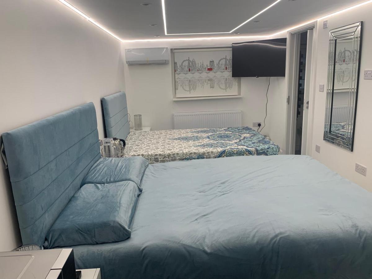 Air Conditioned Modern Double Bed Room With Private Attached Bathroom - Free Parking - Near London Heathrow Airport & Southall Broadway Kültér fotó