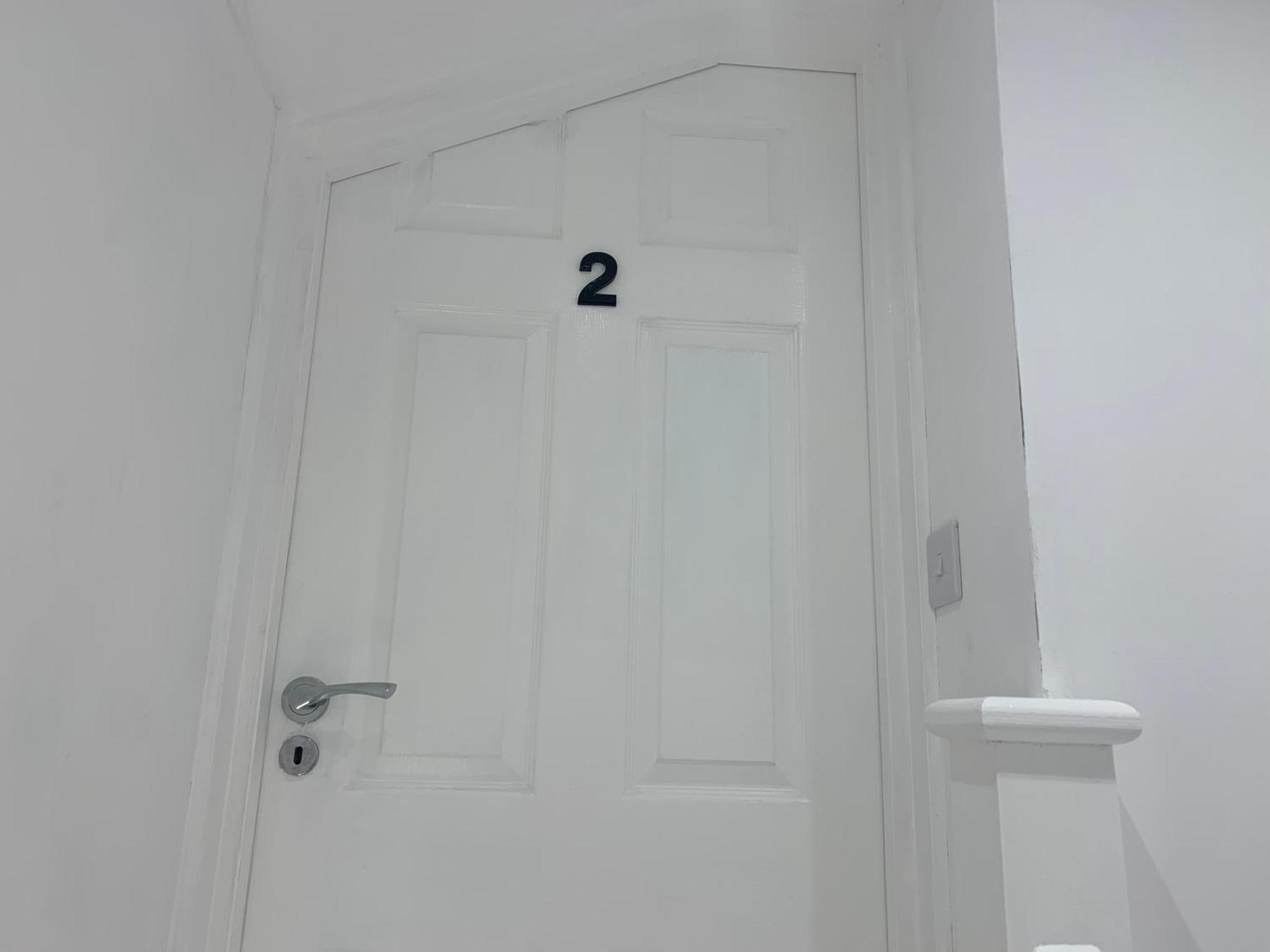Air Conditioned Modern Double Bed Room With Private Attached Bathroom - Free Parking - Near London Heathrow Airport & Southall Broadway Kültér fotó