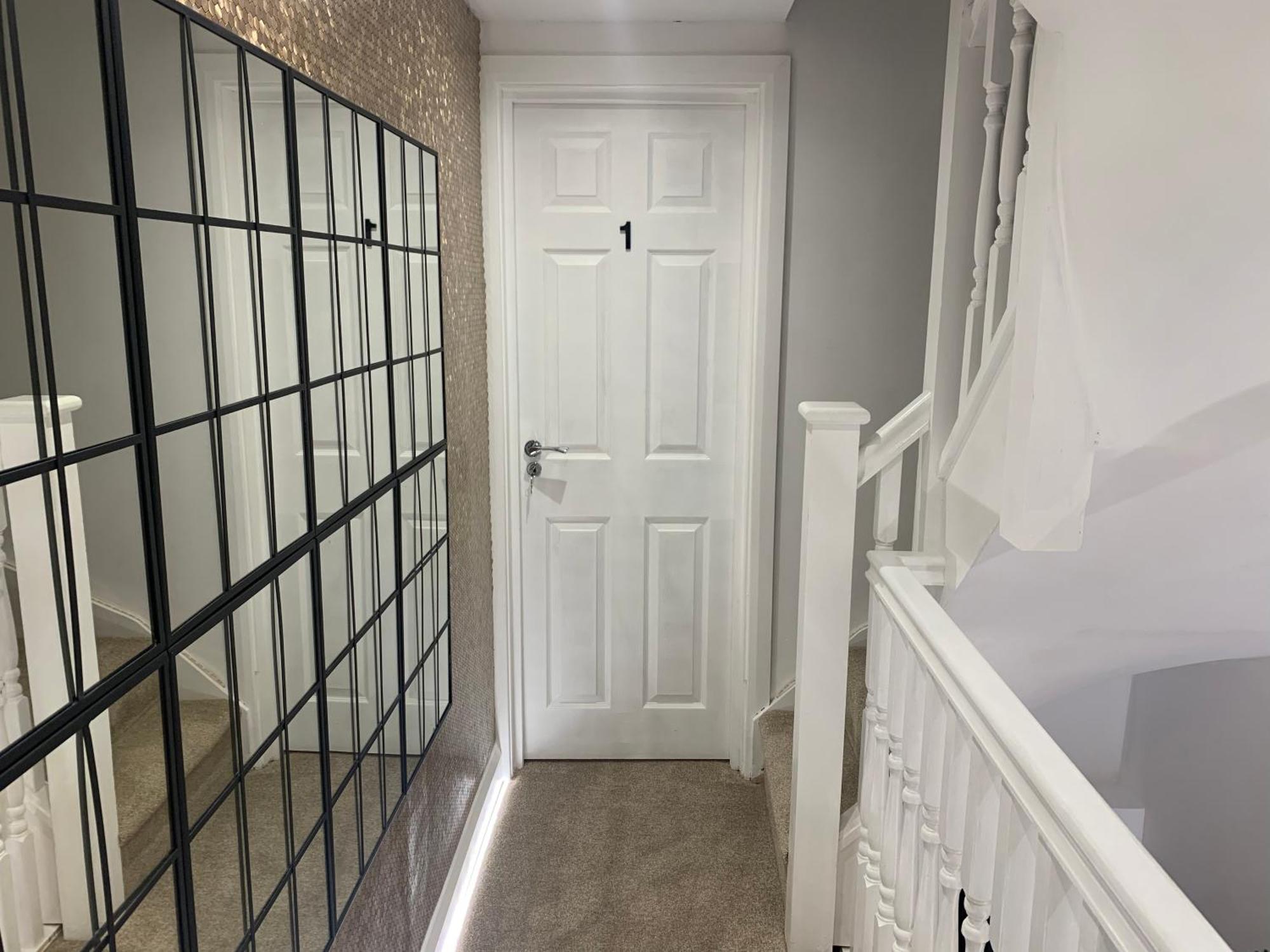 Air Conditioned Modern Double Bed Room With Private Attached Bathroom - Free Parking - Near London Heathrow Airport & Southall Broadway Kültér fotó