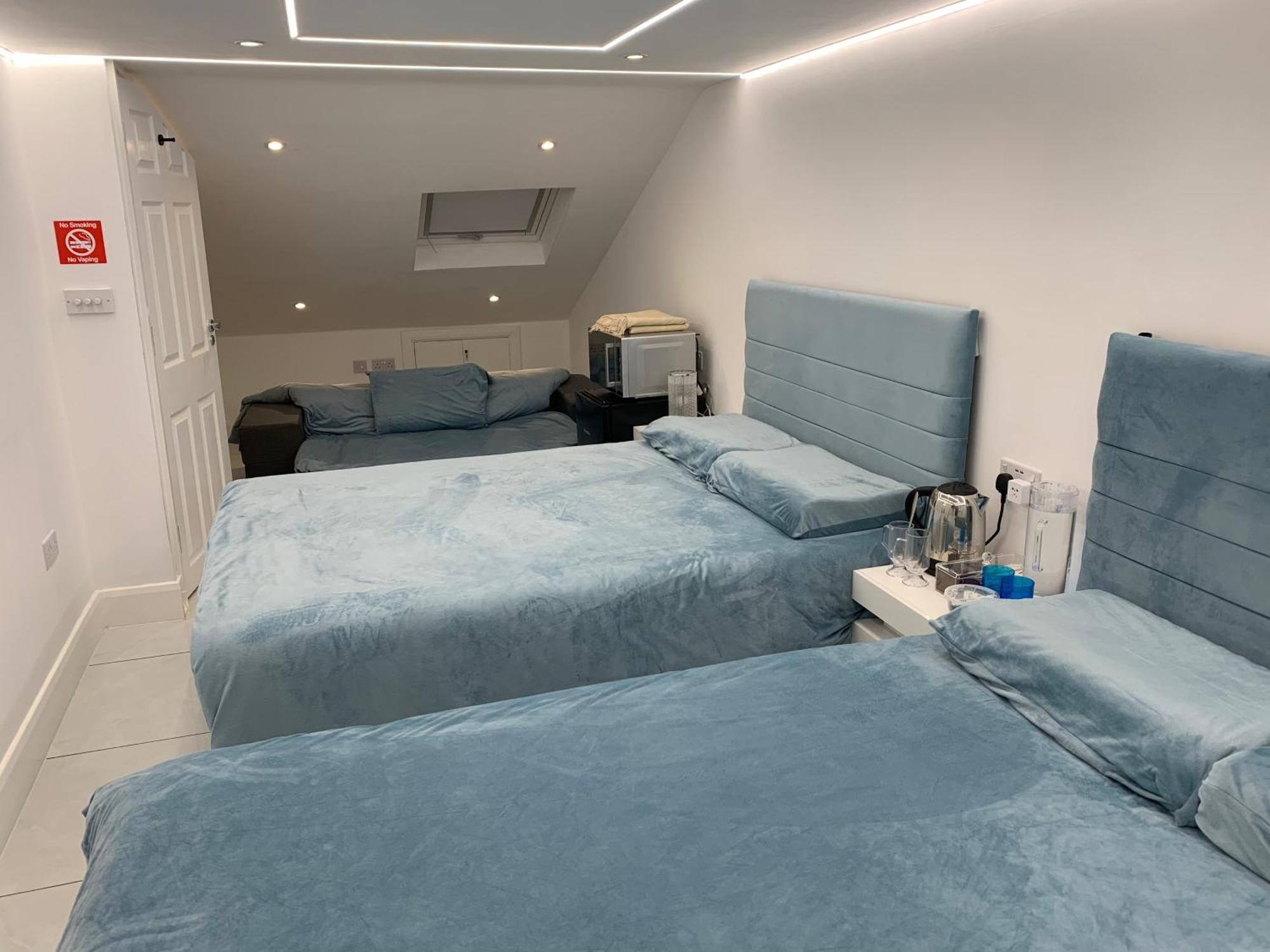 Air Conditioned Modern Double Bed Room With Private Attached Bathroom - Free Parking - Near London Heathrow Airport & Southall Broadway Kültér fotó