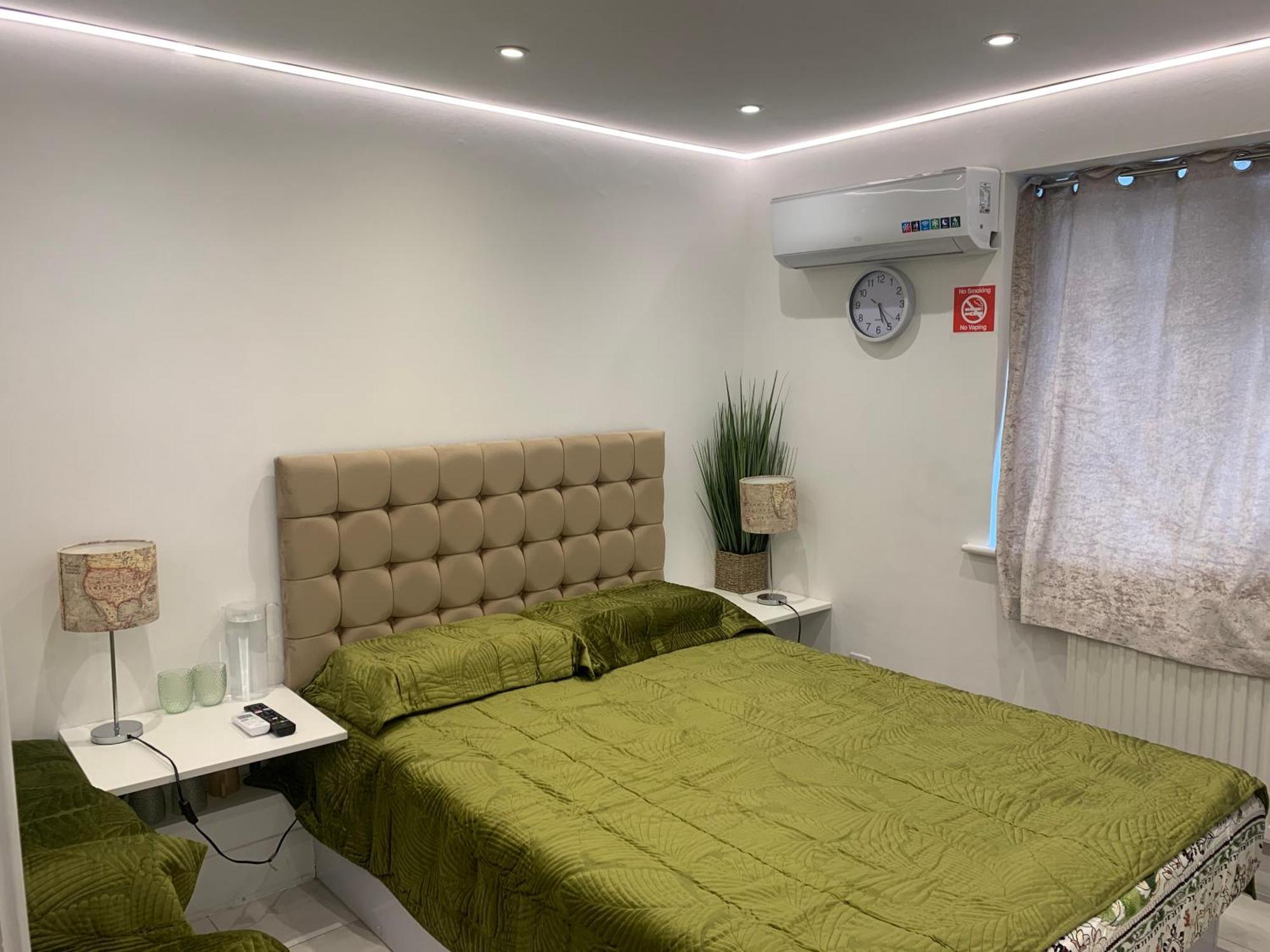 Air Conditioned Modern Double Bed Room With Private Attached Bathroom - Free Parking - Near London Heathrow Airport & Southall Broadway Kültér fotó